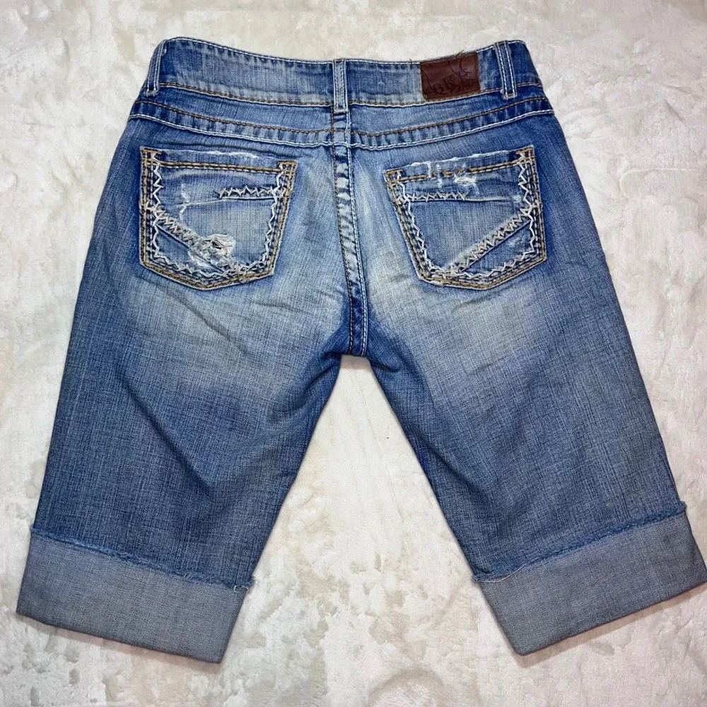 BKE Stella Distressed Denim Bermuda Shorts Medium Wash Blue Size 27 Y2K